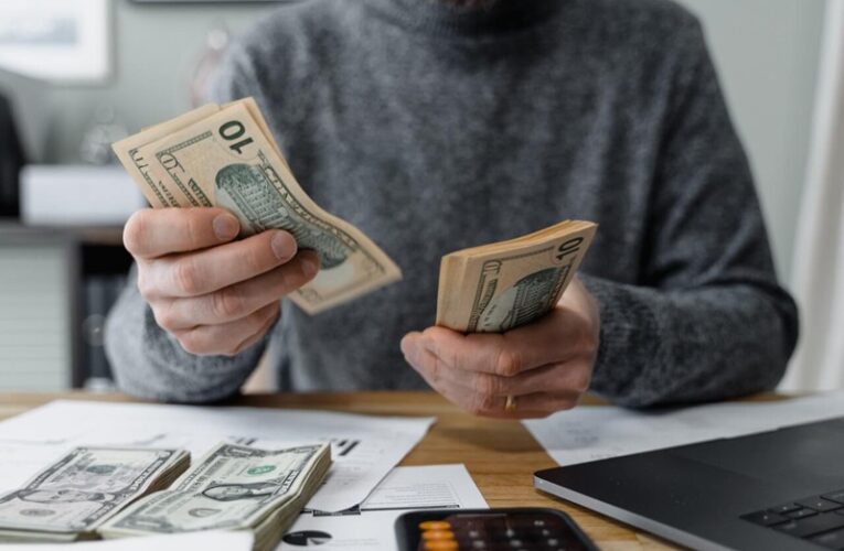 Essential Things to Consider Before Applying for Cash Loans